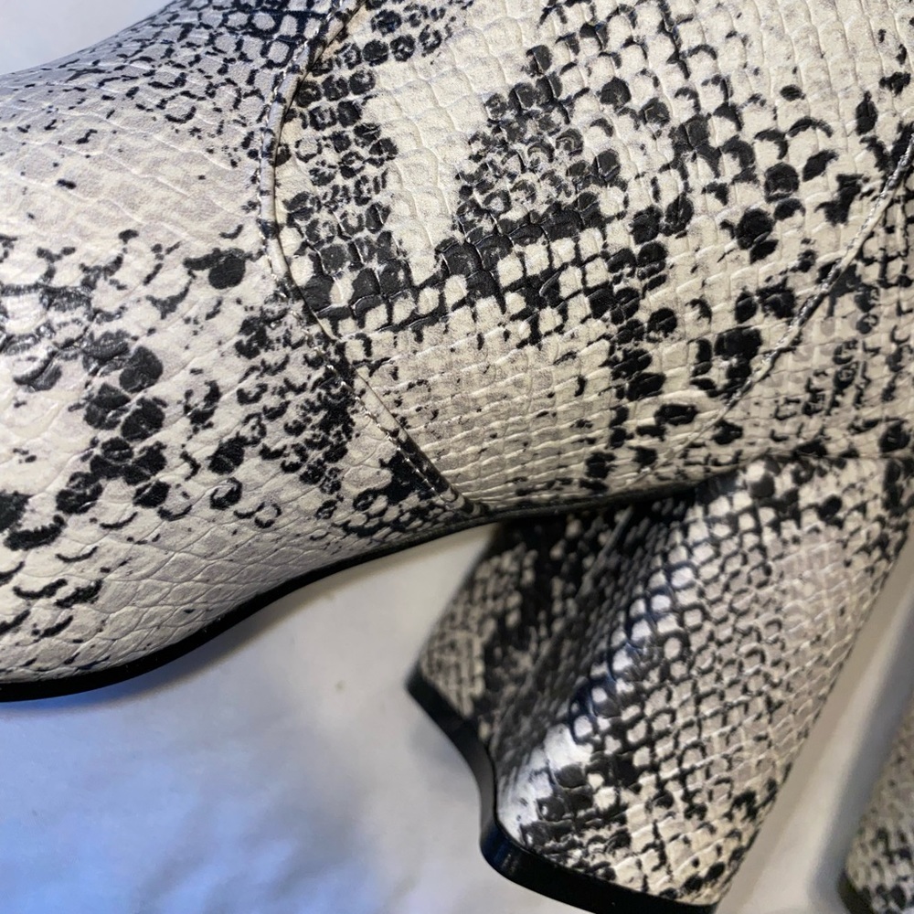 Boots - Picture 4 of 6